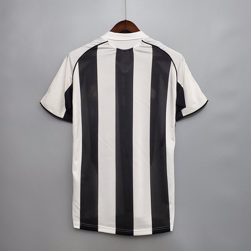 Camisa Newcastle Home 05/06 - Versão Retrô